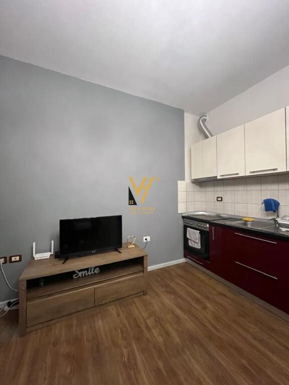 JEPET APARTAMENT 1+1+BLK ME QIRA NE QENDER 700 EURO