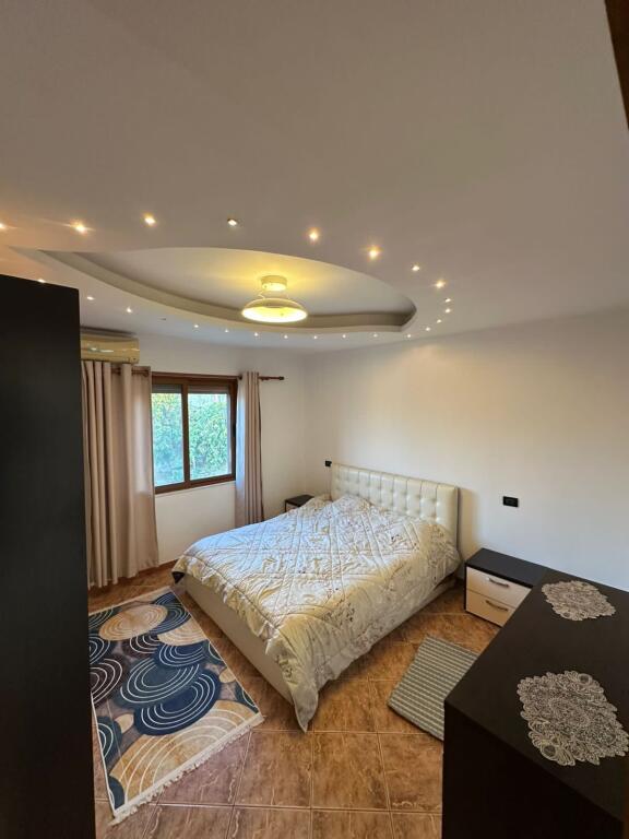 📣 QERA Apartament 2+1 Me Parking 📍 Kombinat Rruga "Fejzi Hoxha" ✨   🏠 Shtepi Private  🛋️ I Mobiluar  👉 Kuzhine Me Vete   💶 Cmimi 350 Euro