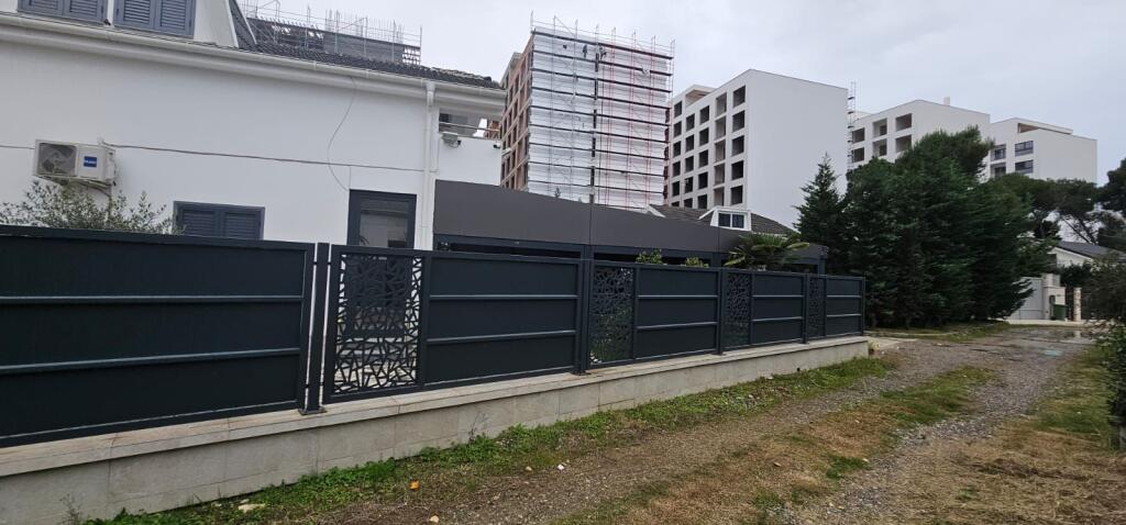 FOR SALE 2-STORY VILLA WITH POOL NEAR HOTEL GRINT GOLEM DURRES
