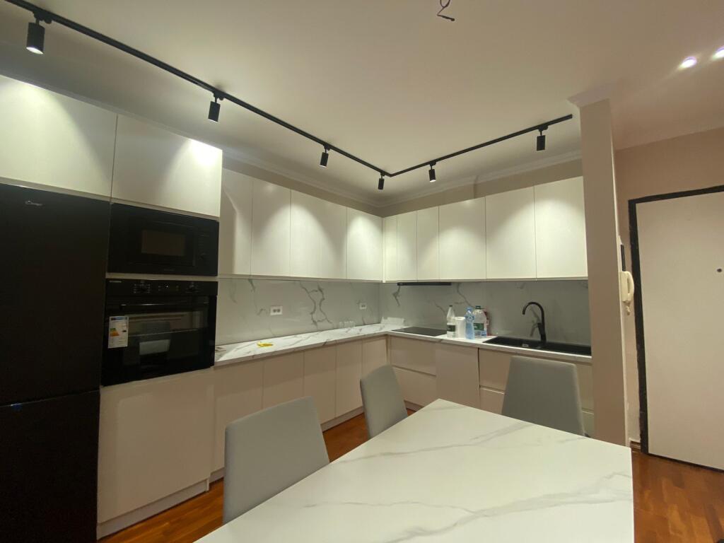Jepet me qira Penthouse modern 2+1+2+verande+ Post Parkimi 📍Rruga e Kavajes