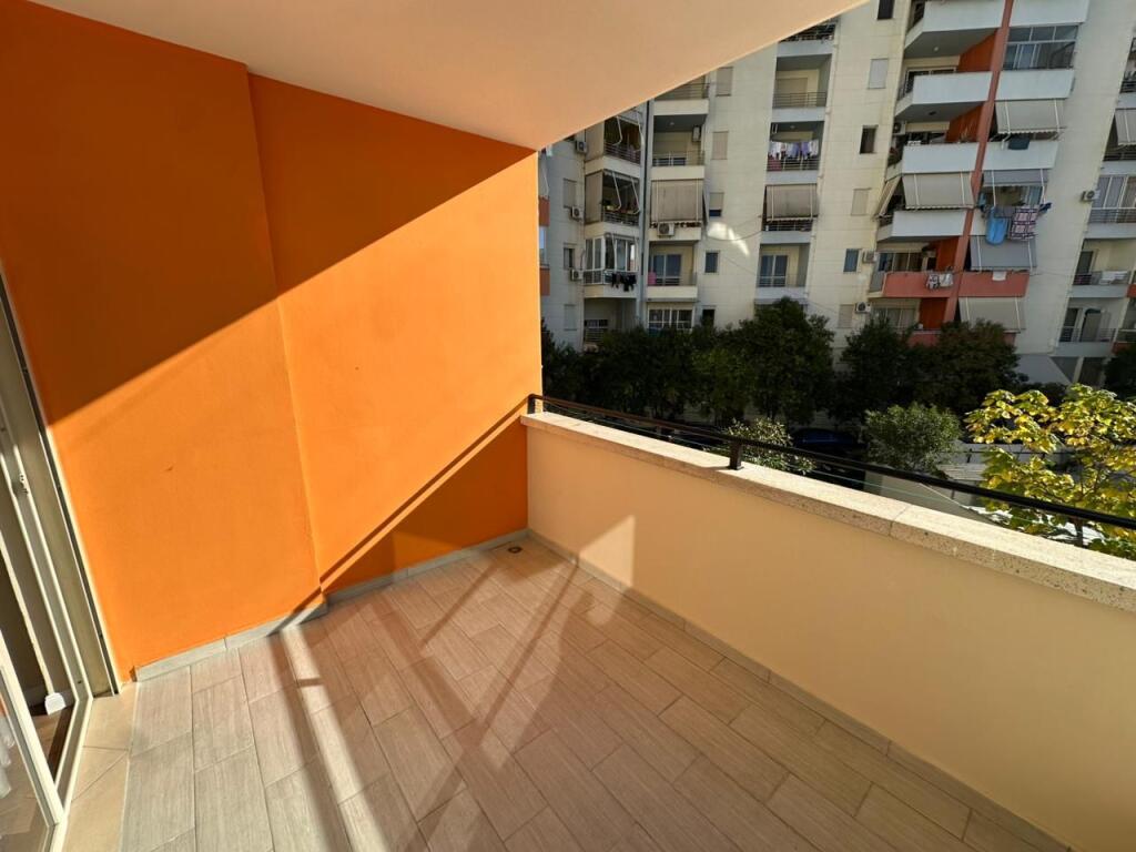 1+1 In Vendita, Rotonda di Yzberisht, Prezzo Buono