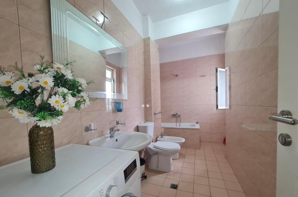 JEPET PER QIRA APARTAMENT 2+1 NE RRUGEN BRIGADA 8