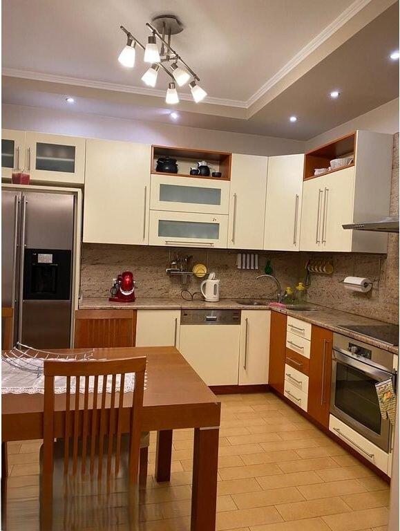 Affittasi appartamento 3+1+2 in affitto a Myslym Shyri! 900 € /mese