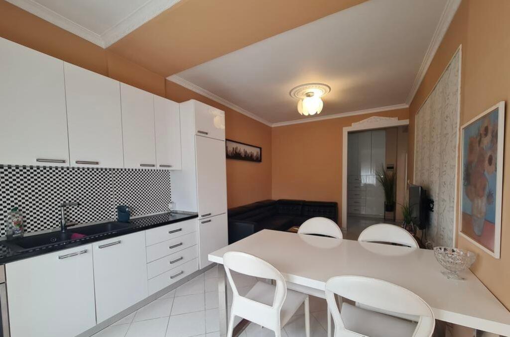 JEPET PER QIRA APARTAMENT 2+1 NE RRUGEN BRIGADA 8