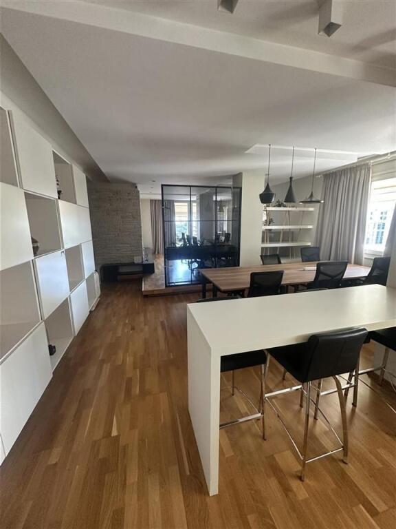 🏢 Ufficio Moderno in Affitto – Bllok, Tirana