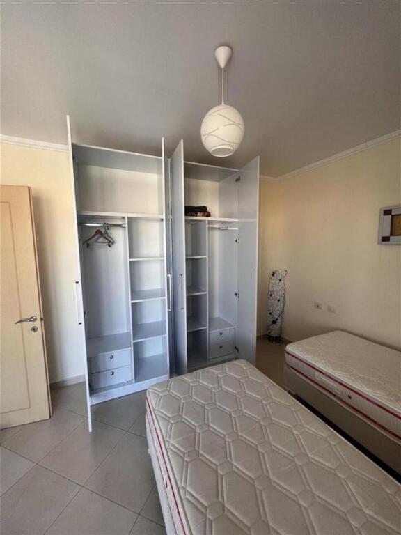 Apartament 1+1 me qera ne Astir tek Restorant Bati