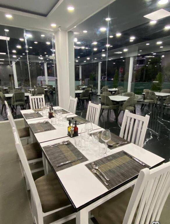 AFFITTASI HOTEL RISTORANTE BEACH BAR + SEDIE A SDRAIO GOLEM DURRES