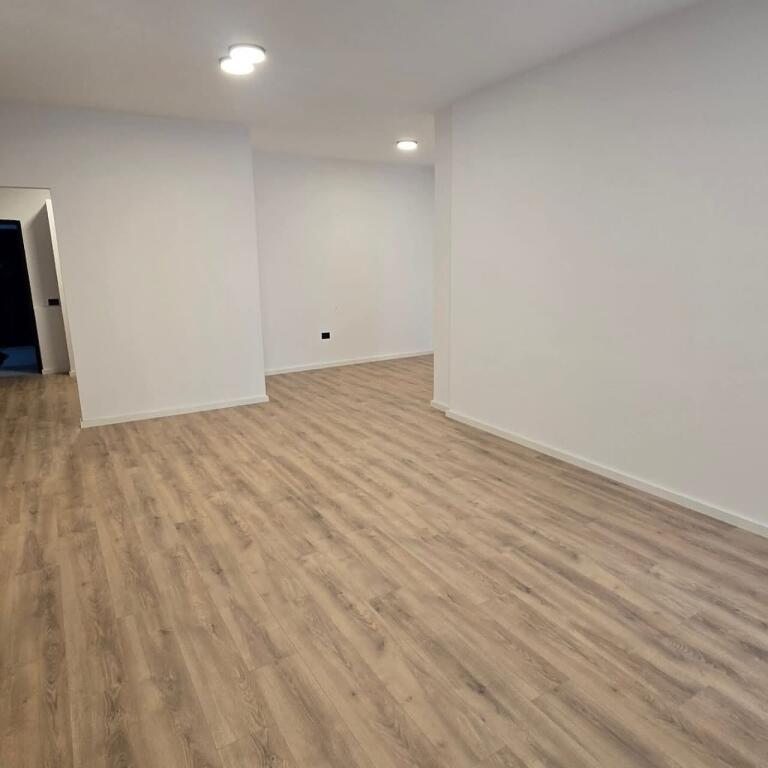 **ZYRË PREMIUM PER QERA 107M2– MYSLYM SHYRI**
