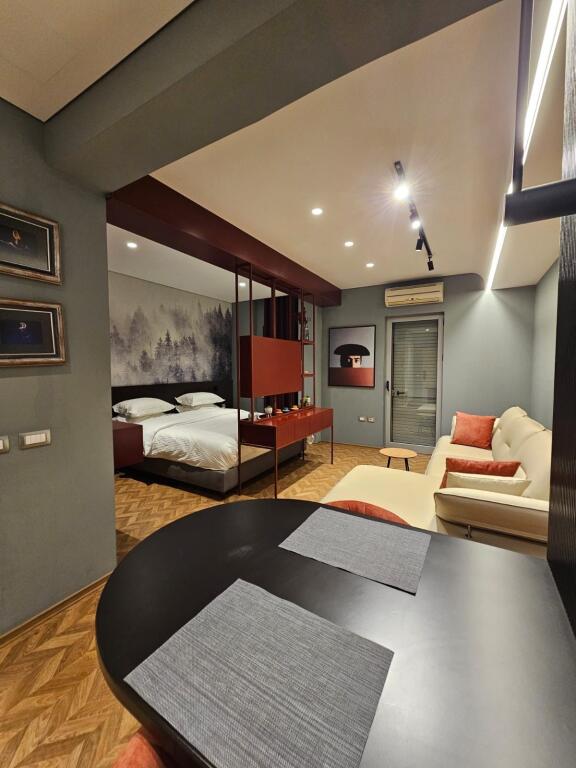 Studio apartment, Bllok!
