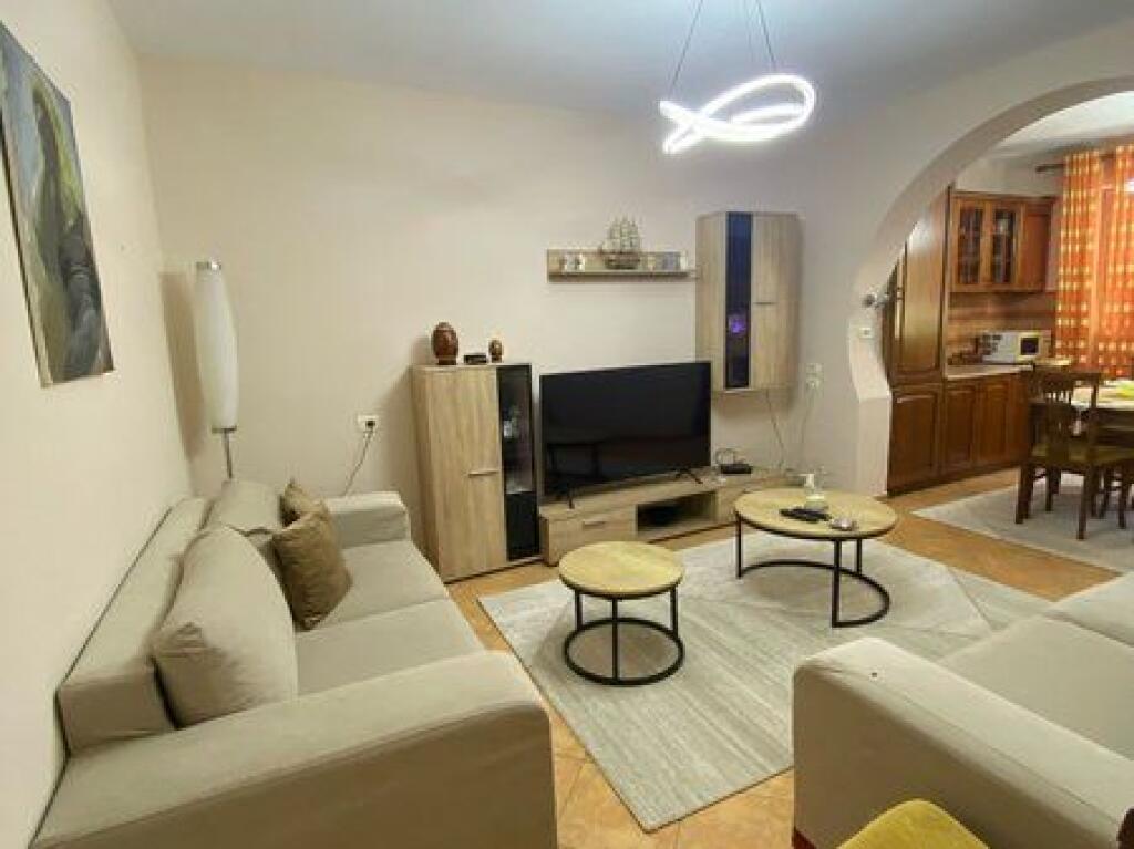Affitto, Appartamento 2+1, Myslym Shyri, Tirana.