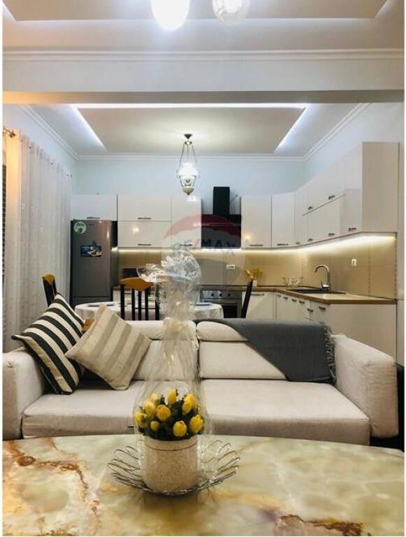 Apartament 2+1+2 me Qira tek Rr. Durresit