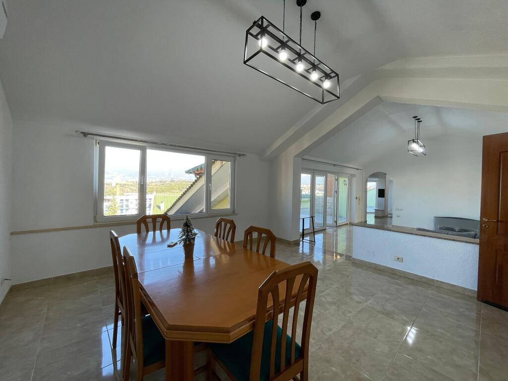 Apartament 3+1 per shitje tek Liqeni i Thate.