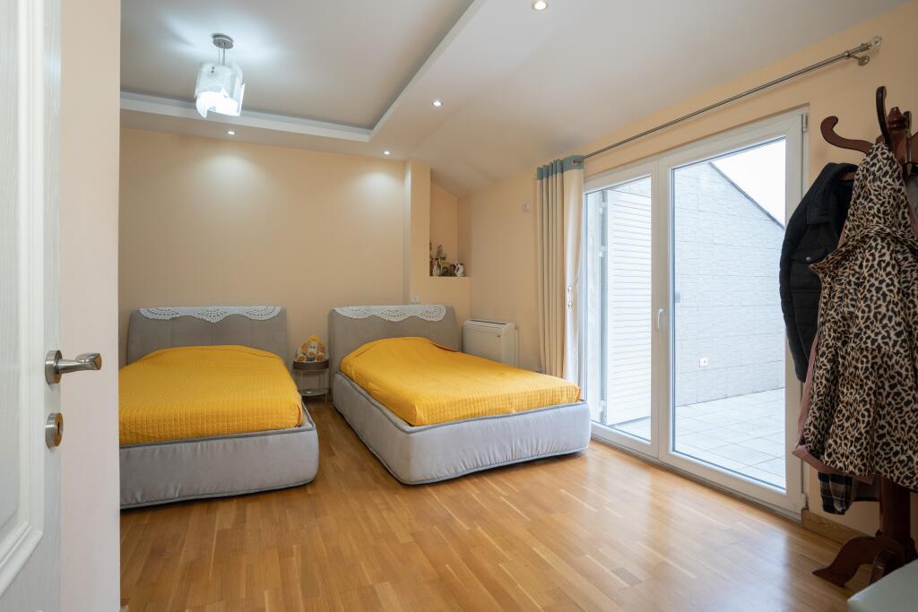ATTICO IN VENDITA a Fresku – Via Shefqet Kuka, 6º Piano, Superficie Totale: 275 m²