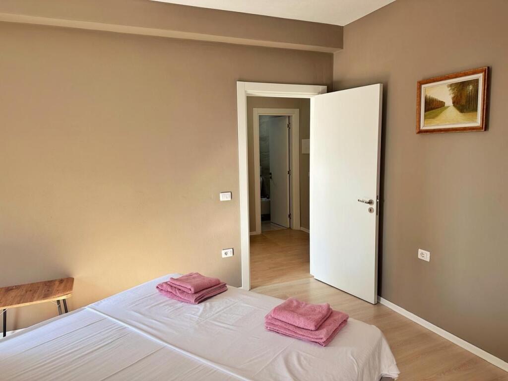 Apartament 1+1 me qera tek Shkolla e Baletit
