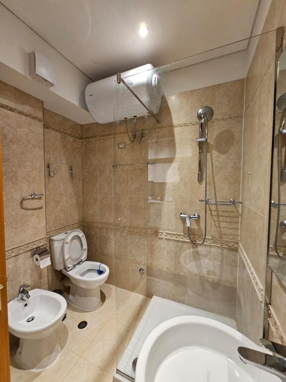 Studio apartment, Bllok!
