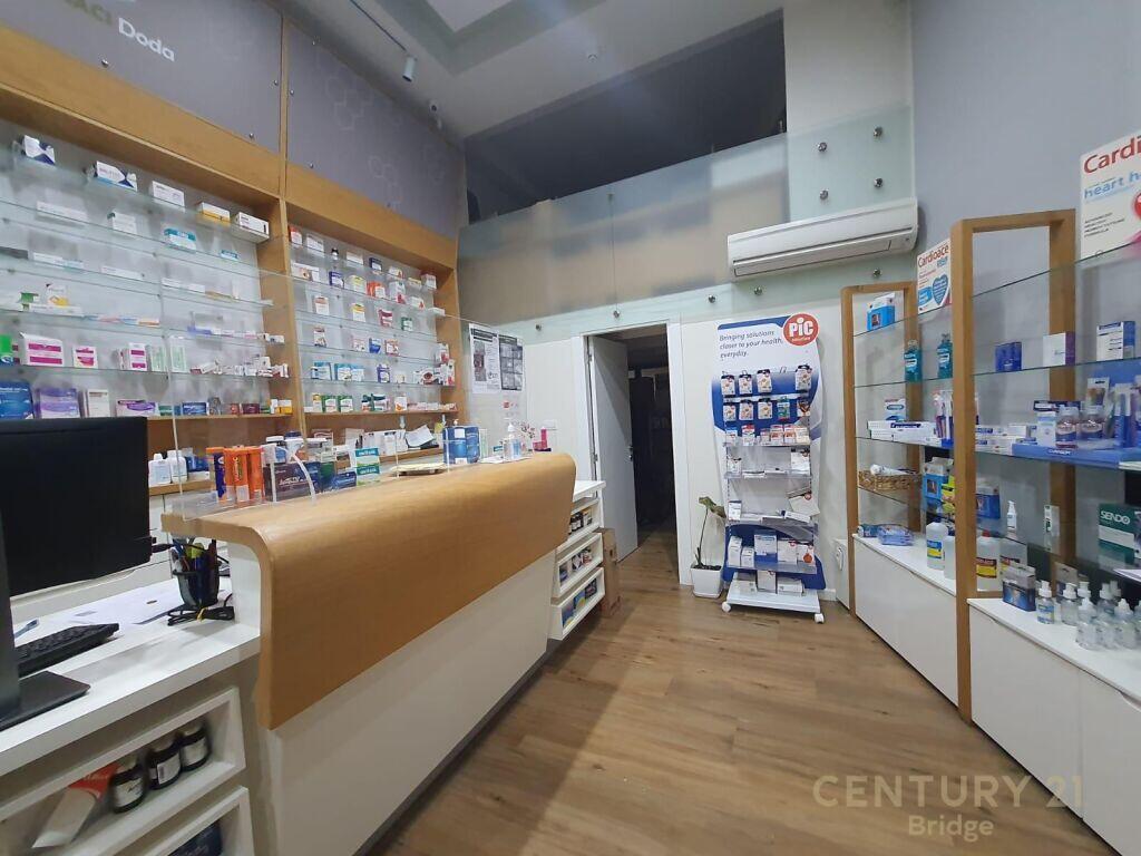 FARMACI ME QIRA PRANE RRUGES SE KOSOVAREVE