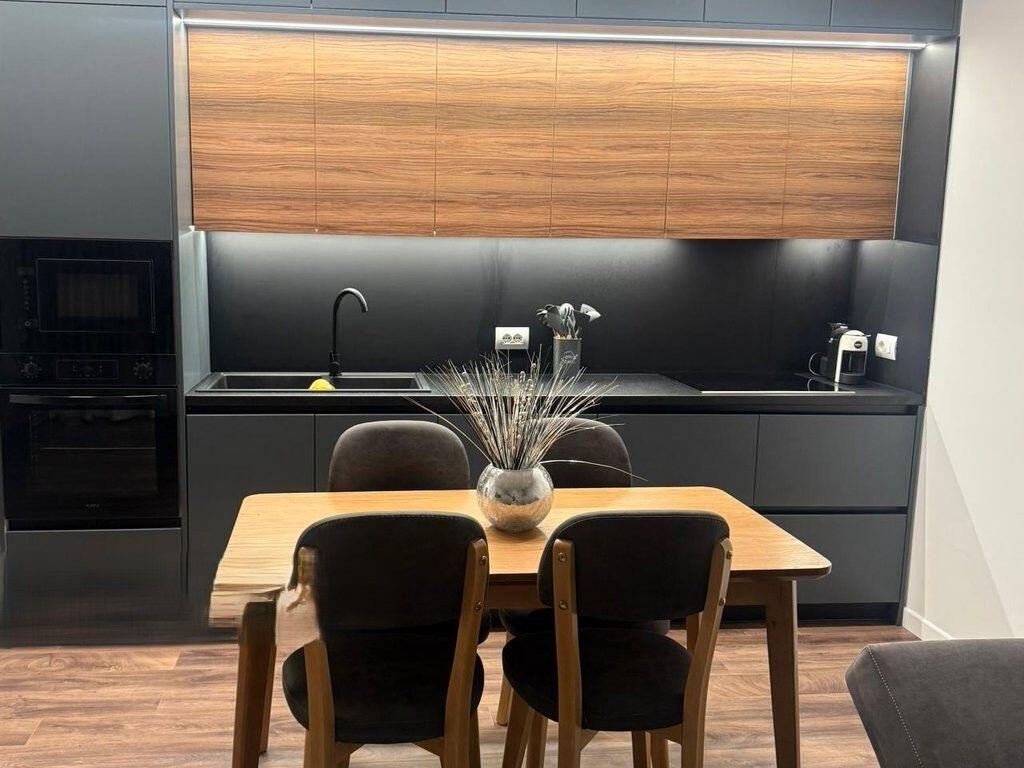 PER QIRA APARTAMENT 2+1 ME POST TE RRUGA JORDAN MISJA 750 € /Muaj