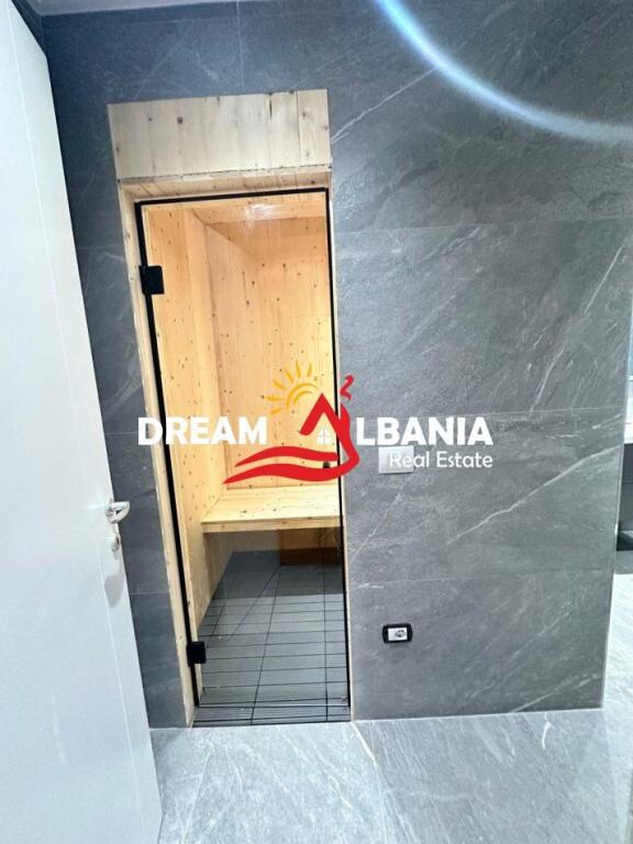 Appartamento+veranda in affitto | Attico 2+1+2 via Kavaja (ID 42214491)