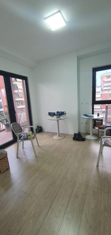🏢 Ambient Zyre 2+1+2 me Qira – Garden Building, Tiranë
