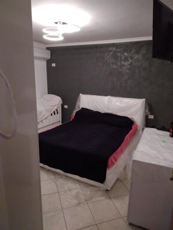 Shitet apartament 2+1 Laprake, prapa Poliklinikes nr 7 !