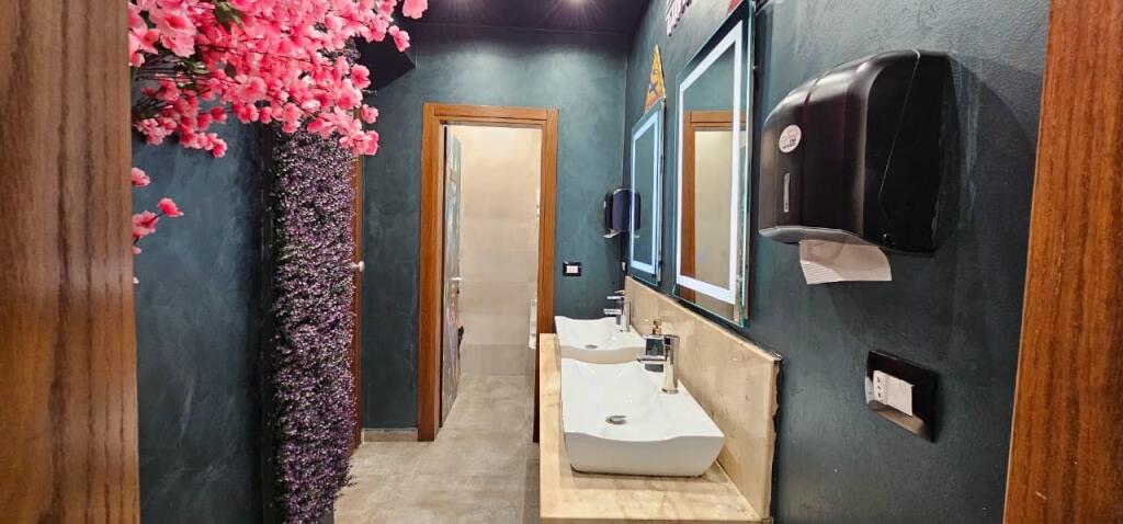 🏪 Locale commerciale in vendita Locale 130 m² Attualmente affittato, pronto per lavorare, vicino alla Stazione Ferroviaria!