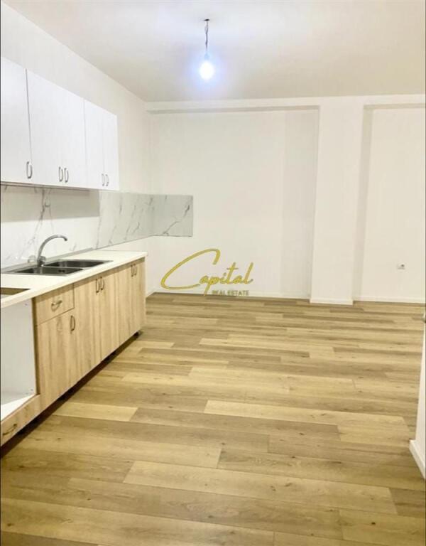 APARTAMENT ME QERA 2+1 5 MAJI 50.000 LEKE