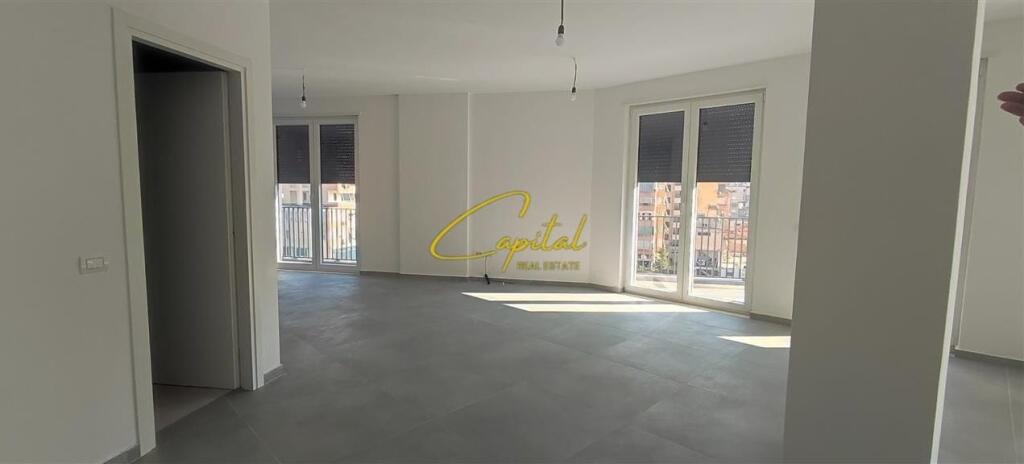 BUSINESS PREMISES FOR RENT 220 M2 CENTER 2,500 EURO