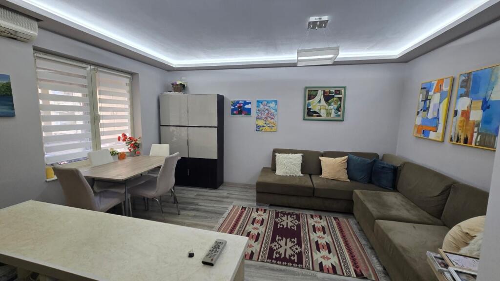 Apartament 2+1 per qira, Rruga Ali Visha