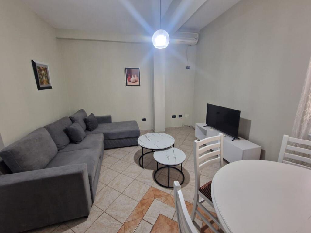 Apartament 1+1 me qira tek Xhamia tek Rruga e Kavajes