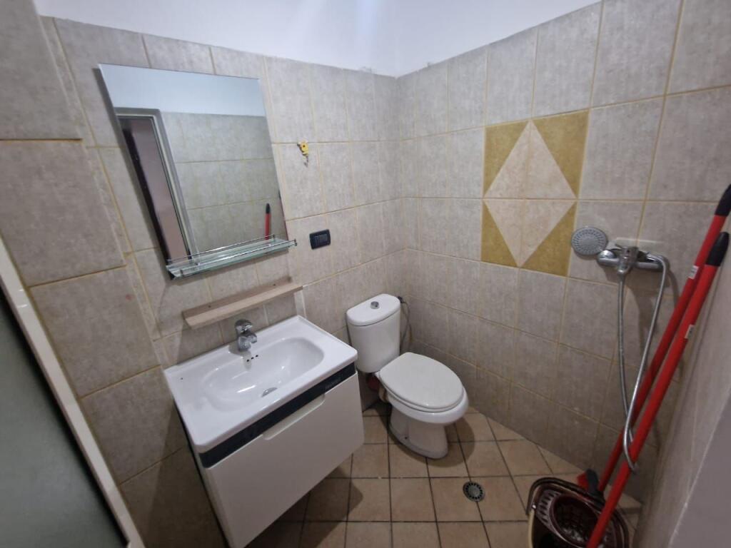 Jepet me qera apartament 1+1 ne Qender te Tiranes