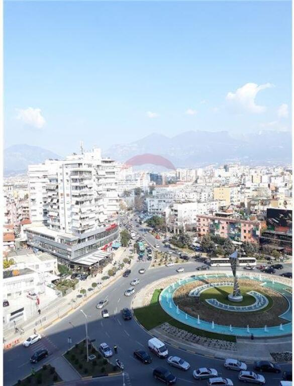 Apartament 3+1+2 per qira te Ring Center