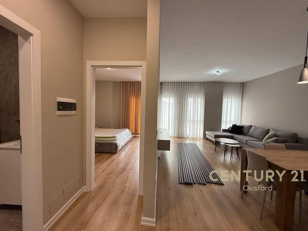 QIRA – APARTAMENT 1+1 I MOBILUAR | PRANË RING CENTER, ZOGU I ZI