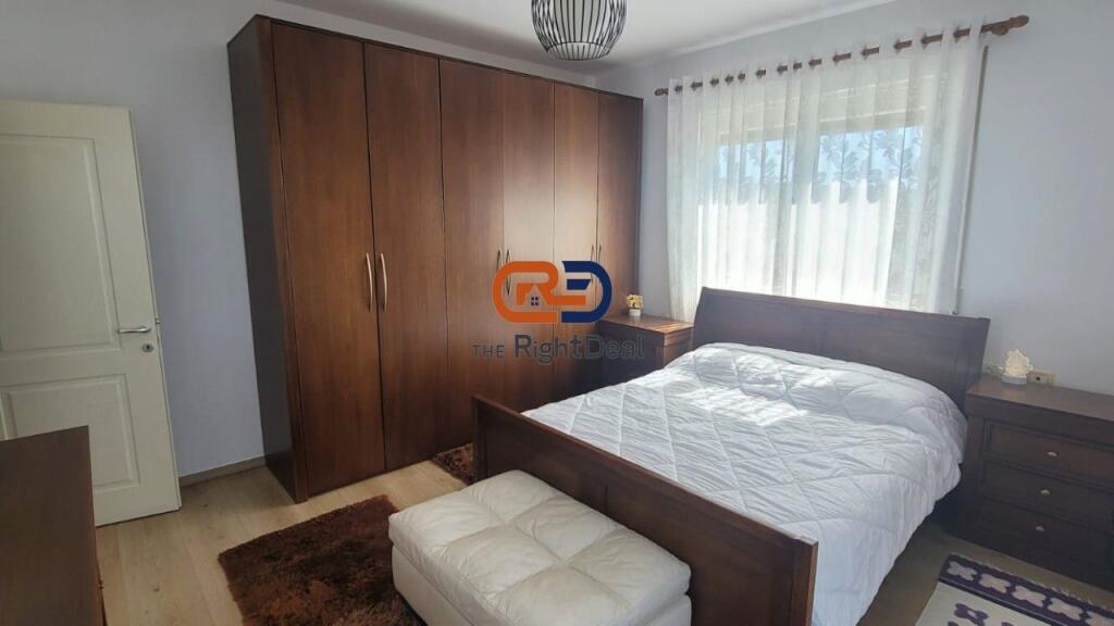 Ne Fresk, Shitet Super Apartament 3+1 Me Pamje Fantastike Dhe 2 Poste Parkimi Te Perfshira Ne Cmim!!