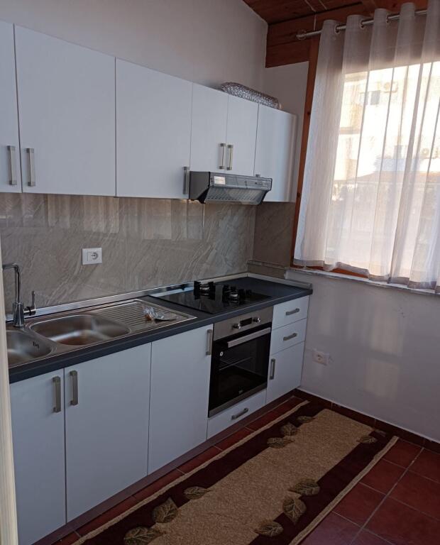 Jepet me qera Apartamenti 1+1, Don Bosko prane zgares korcare , 500 mije leke , e lire ne 10 dhjetor