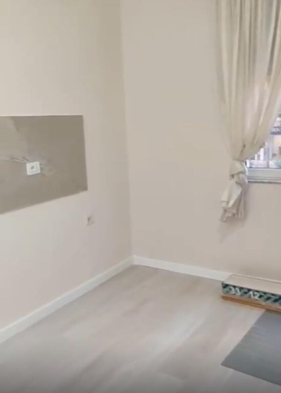 Jepet apartamenti me qera 3+1 bosh te Rruga e Kavajes