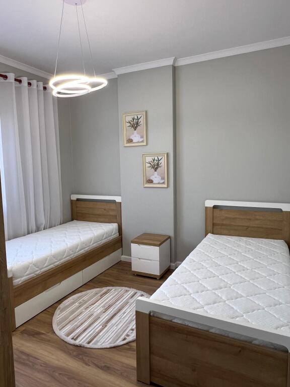 Apartment 2+1, Misto Mame!