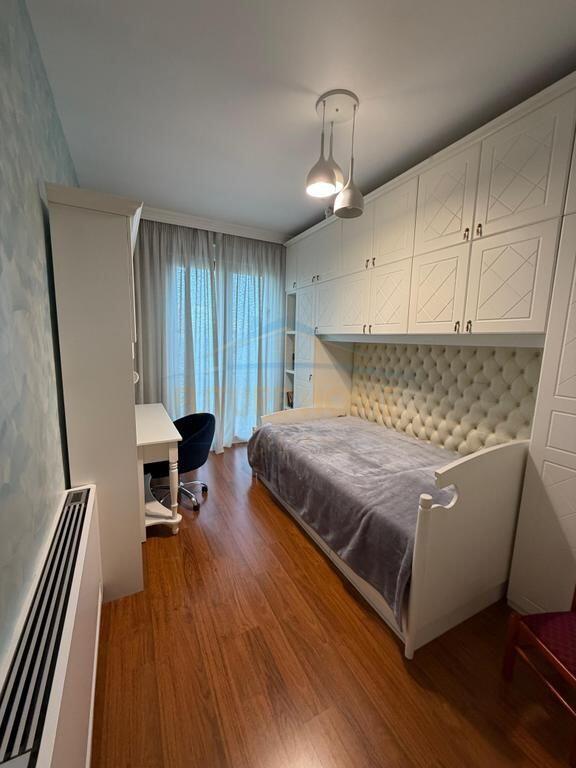 Apartament 3+1+2+2 Poste Parkimi, Rruga e Elbasanit, Tiranë