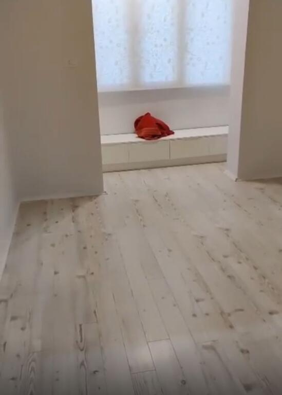 Jepet apartamenti me qera 3+1 bosh te Rruga e Kavajes