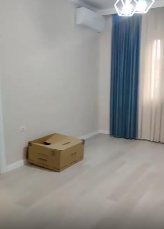 Jepet apartamenti me qera 3+1 bosh te Rruga e Kavajes