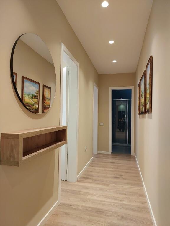 🏙️ **APARTAMENT LUKSOZ 2+1 ME QERA – RRUGA E ELBASANIT!**