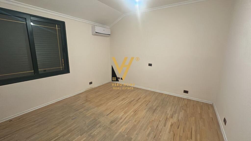 JEPET GODINE BIZNESI 456 M2 ME QERA TE RR. EDUARD MANO 3.500 EURO
