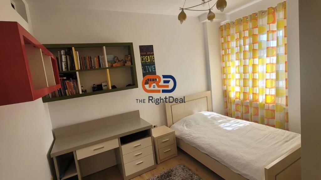 Ne Fresk, Shitet Super Apartament 3+1 Me Pamje Fantastike Dhe 2 Poste Parkimi Te Perfshira Ne Cmim!!