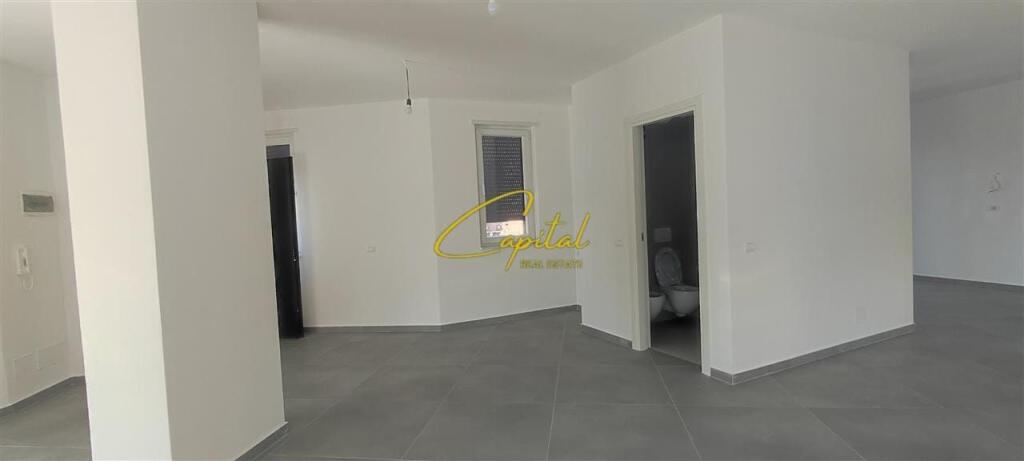 BUSINESS PREMISES FOR RENT 220 M2 CENTER 2,500 EURO