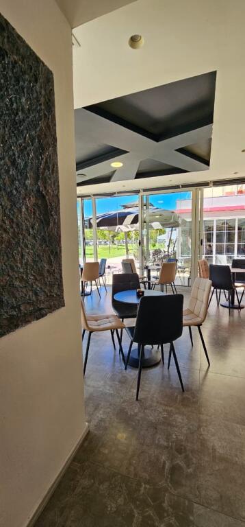 🏪 Locale commerciale in vendita Locale 130 m² Attualmente affittato, pronto per lavorare, vicino alla Stazione Ferroviaria!