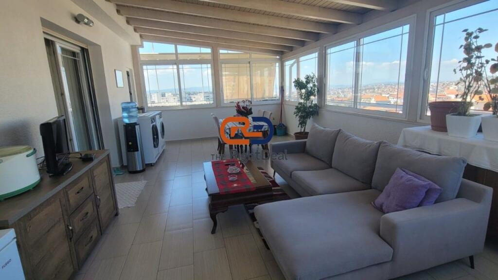 Ne Fresk, Shitet Super Apartament 3+1 Me Pamje Fantastike Dhe 2 Poste Parkimi Te Perfshira Ne Cmim!!