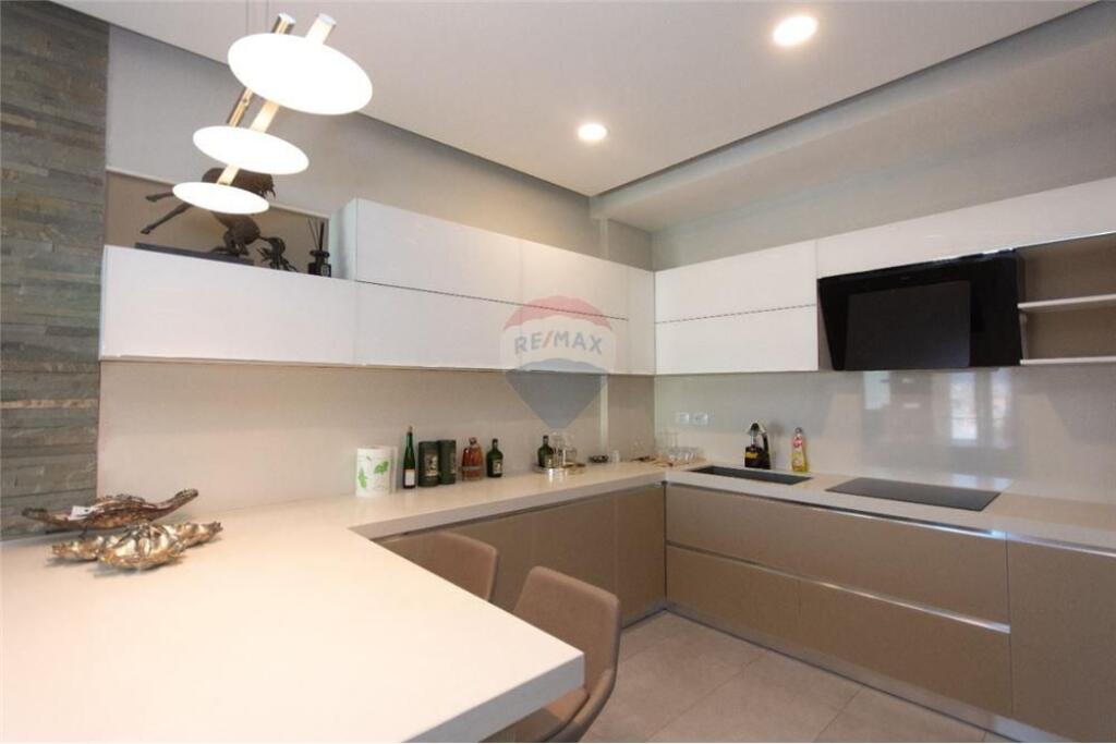 Apartament 3+1+2 per qira te Ring Center