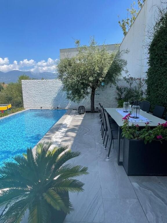 Super Duplex 3+1+2+pool for sale at Residenza Kodra e Diellit (ID 4151148).