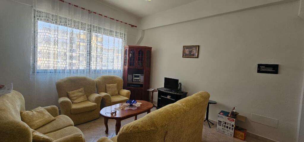 APPARTAMENTO 2+1+2 IN AFFITTO VICINO AL MERCATO DI FRUTTA E VERDURA DURRËS