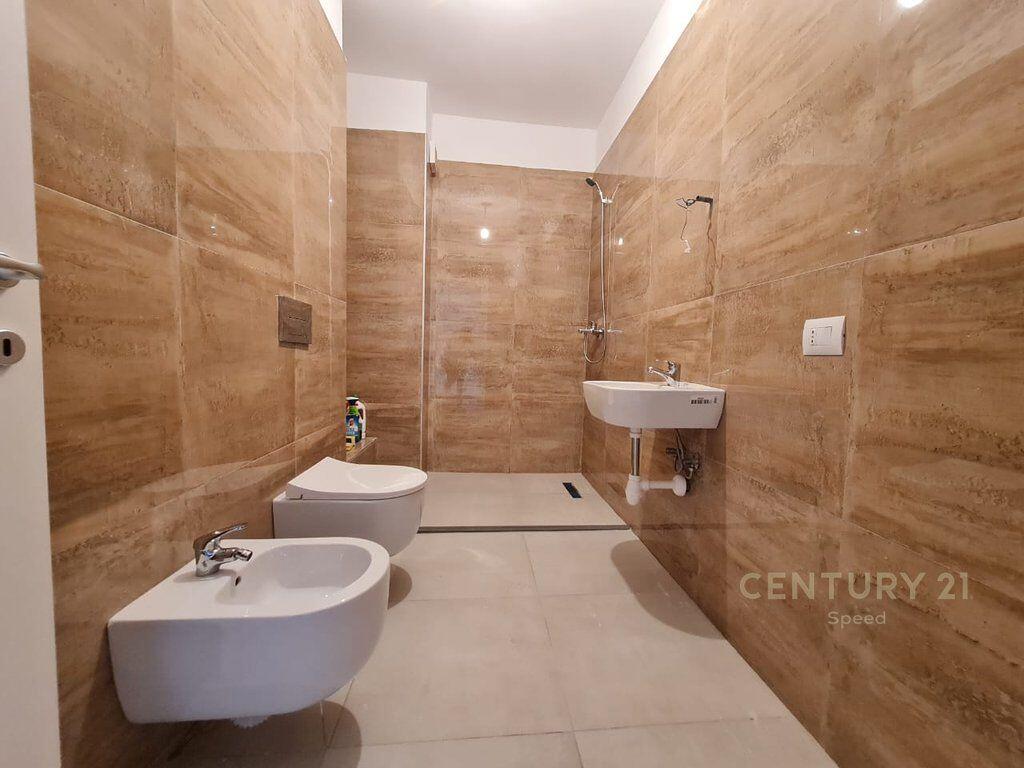 SHESIM APARTAMENT 1+1 ME PARKIM TË PËRFSHIRË – PRANË PAZARIT TË RI, TIRANË 185,000 €
