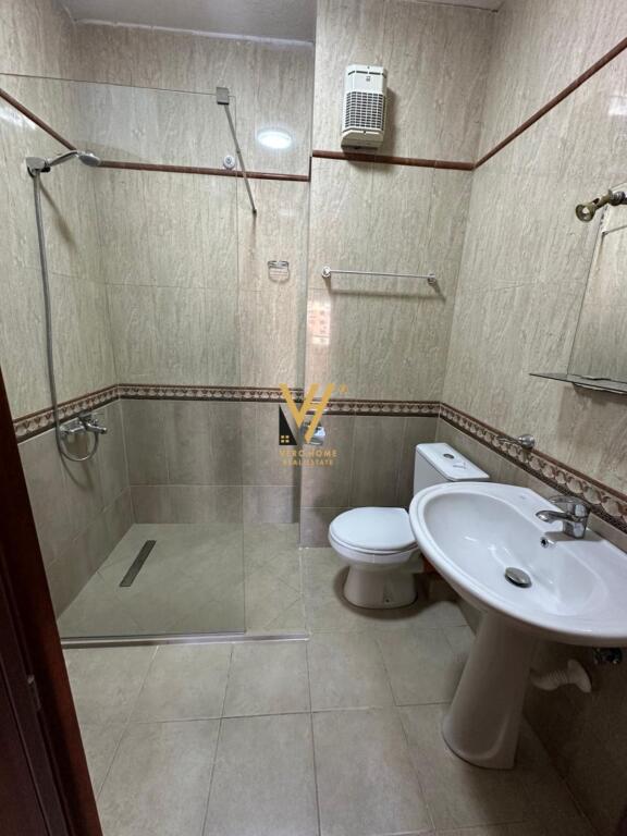 JEPET APARTAMENT 2+1+2 ME QERA TE KOMUNA E PARISIT 70.000 LEKE